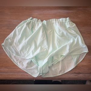 Lululemon hotty hot shorts HR 2.5